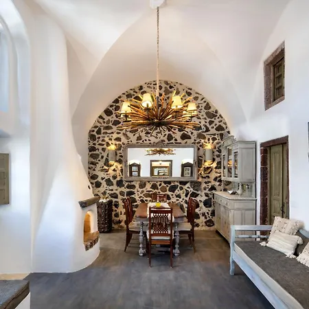 Historical Santa Croce * Pýrgos